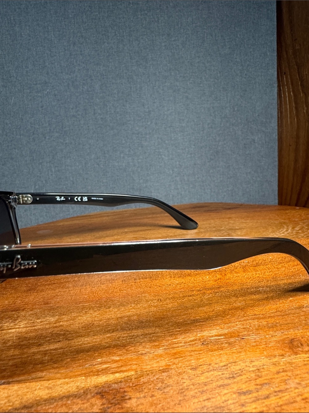 Used Ray-Ban sunglasses - Picture 3 of 7